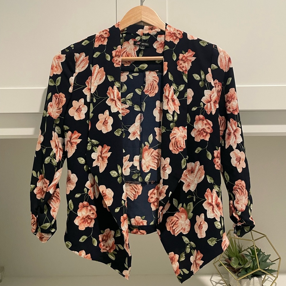 Floral Ruched Sleeved Blouse